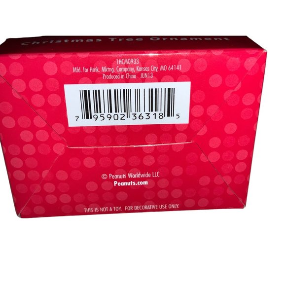 Hallmark Snoopy Christmas Ornament - Picture 12 of 12